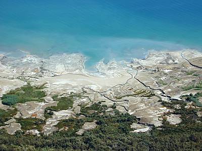 Dead_Sea_shoreline_tb_n100200w.jpg